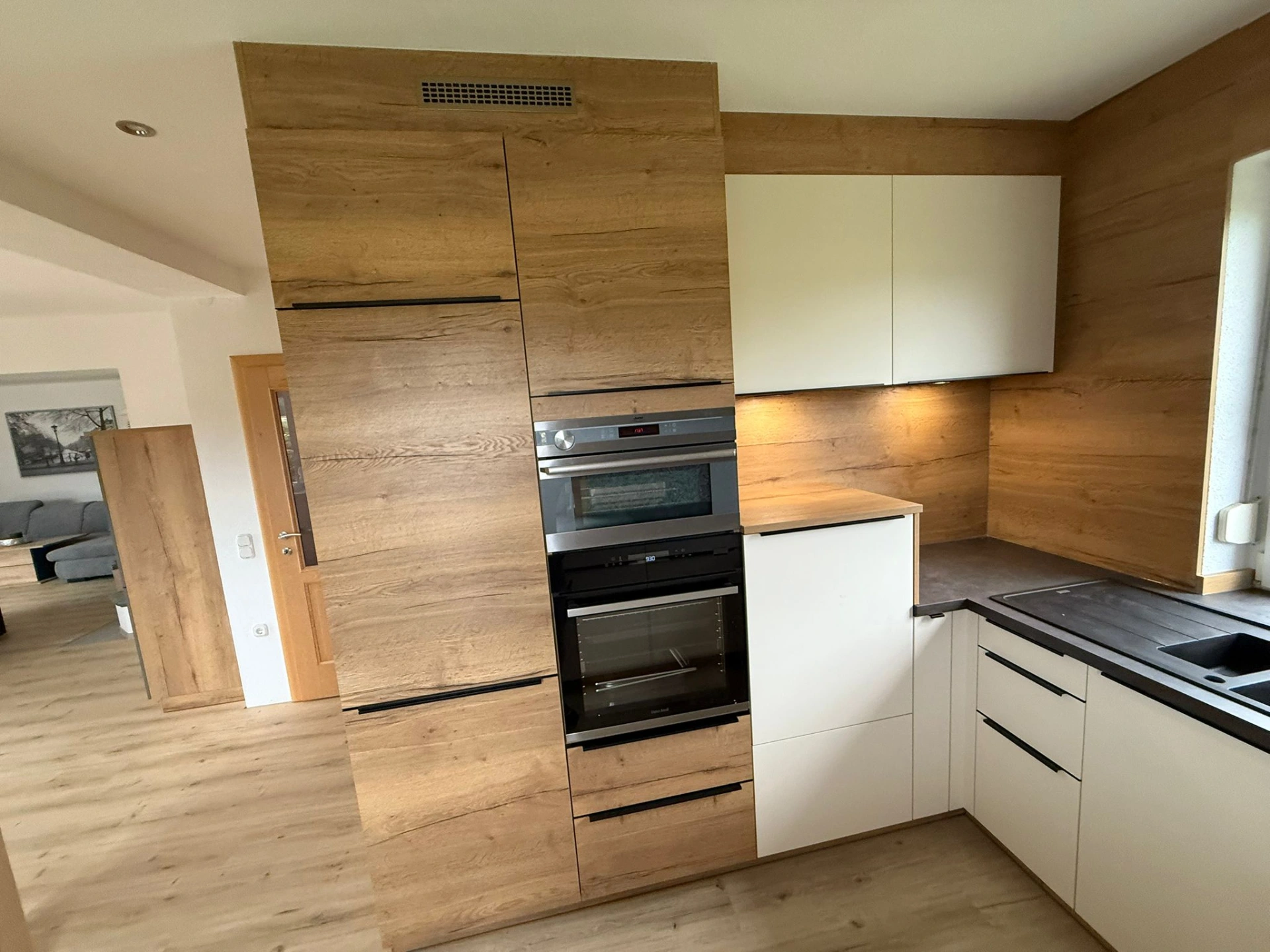 Küchenmontage mit sauberem Finish