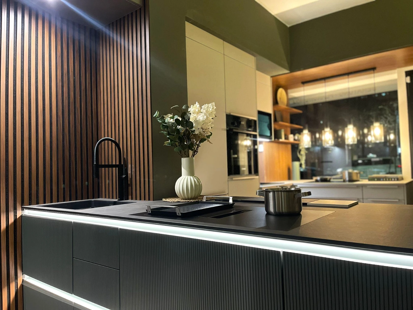 Küchen- und Möbeldesign im Showroom von LEONAL in Wien